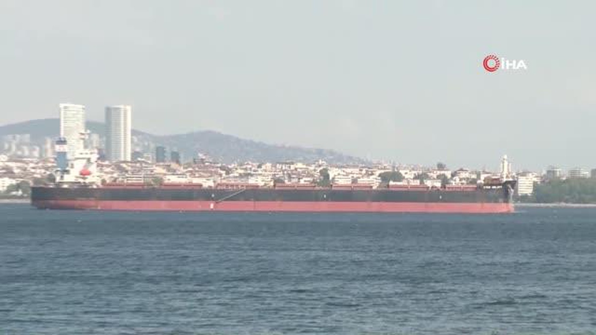 Ukrayna\'dan Çin\'e gidecek olan Star Helena adlı gemi Ahırkapı açıklarına demirledi