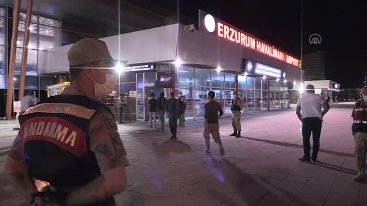 Afgan uyruklu 227 düzensiz göçmen Erzurum\'dan ülkelerine gönderildi