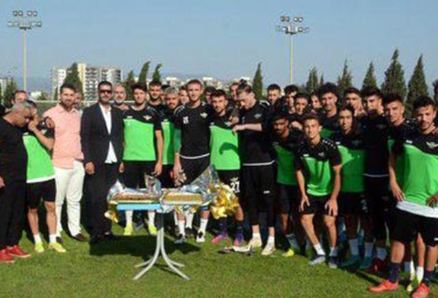 Akhisarspor'da başkan adayının getirdiği baklavayı yiyen 8 futbolcu kadro dışı bırakıldı