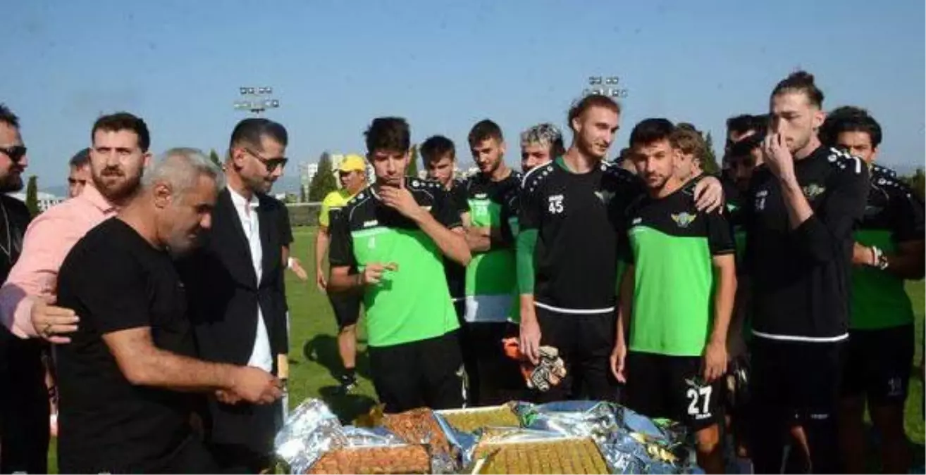 Akhisarspor\'da bu kez de \'baklava ikramı kadro dışı bıraktı\' kaosu