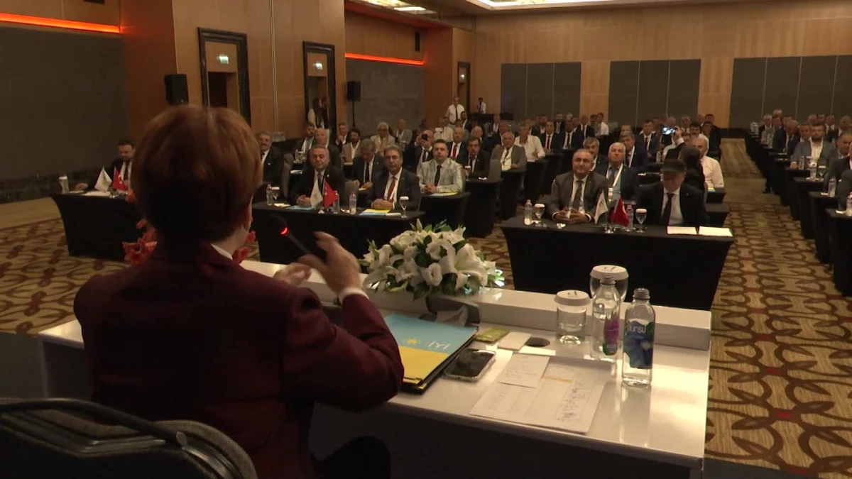 Akşener, İyi Parti Akdeniz Bölgesi İl ve İlçe Başkanlarıyla Bir Araya Geldi