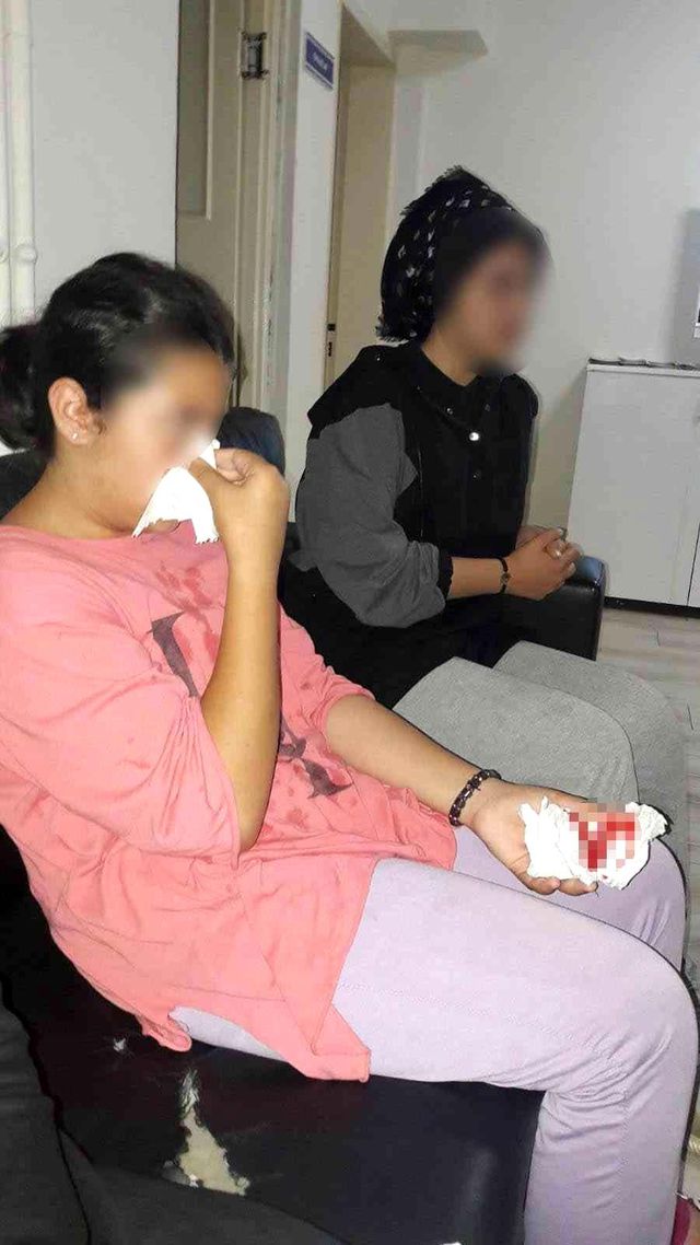 Bahçesinden mısır alan 3 kız çocuğunu tekme ve yumrukla darp etti Bahçesinden mısır alan 3 kız çocuğunu tekme ve yumrukla darp etti