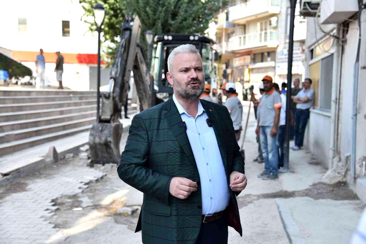 Başkanvekili Pehlivan\'dan İZSU\'ya tepki: "Delik deşik edip bıraktıkları yolları biz yapacağız"