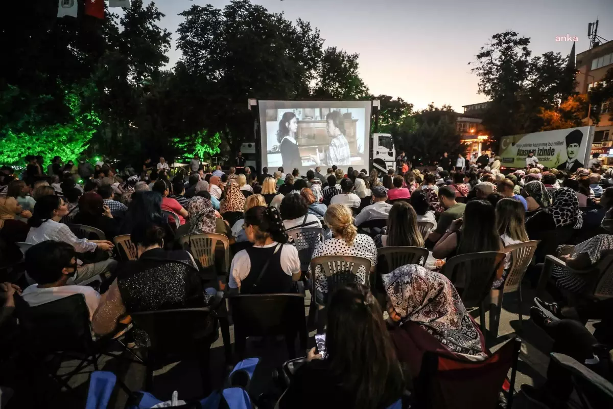 Binlerce Yenimahalleli, "Açık Hava Sinema Günleri"Nde Bergen Filmini İzledi