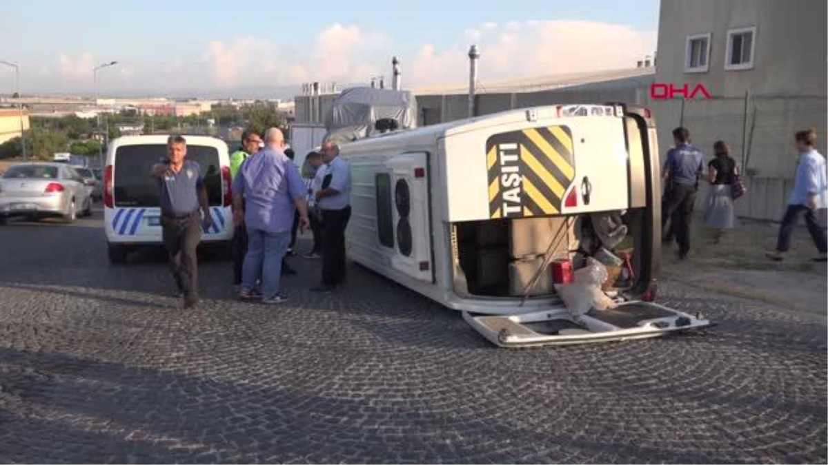 Bursa\'da 2 servis minibüsü çarpıştı: 8 işçi yaralı