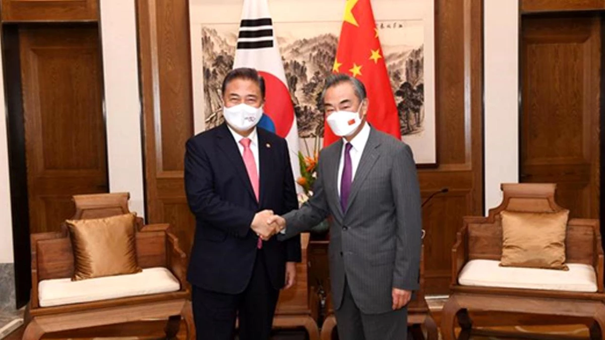 Çin Dışişleri Bakanı, Güney Kore Dışişleri Bakanı ile Biraraya Geldi