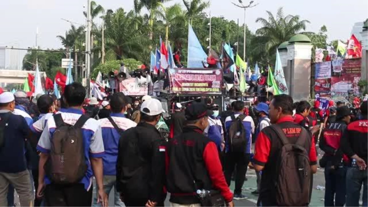 Endonezya\'da işçi protestosu