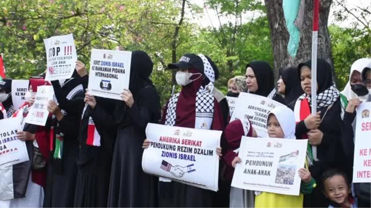 Endonezya\'da, İsrail\'in Gazze\'ye yönelik saldırıları protesto edildi