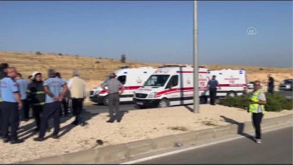 Gaziantep\'te 2 işçi servisinin çarpışması sonucu 19 kişi yaralandı