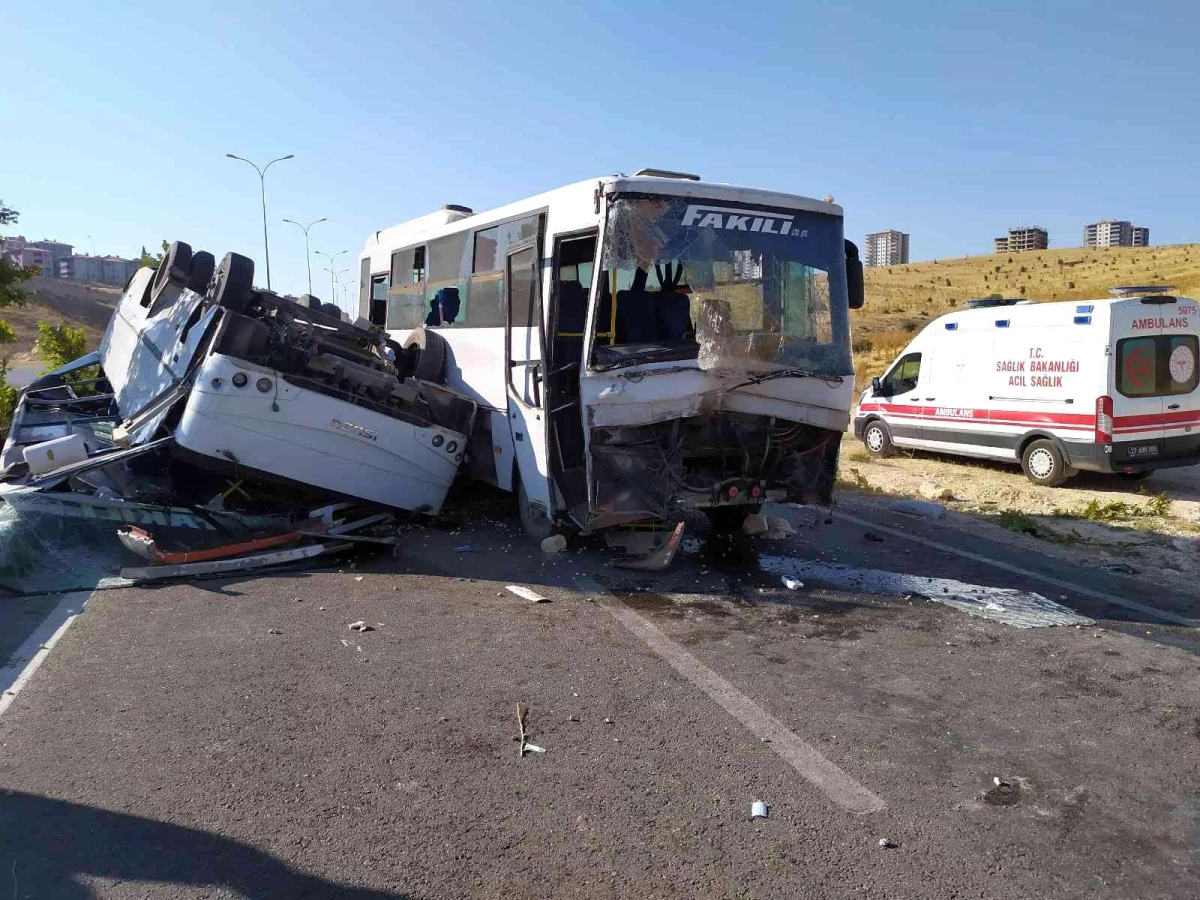 Gaziantep\'te işçi servisleri kaza yaptı: 3\'ü ağır 22 yaralı