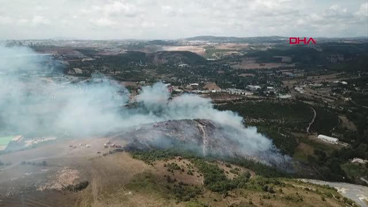 GEBZE ORMAN YANGININA HELİKOPTERLE MÜDAHALE EDİLİYOR