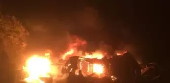 Hakkari'de hurdalıkta çıkan yangın 2 saatte söndürüldü
