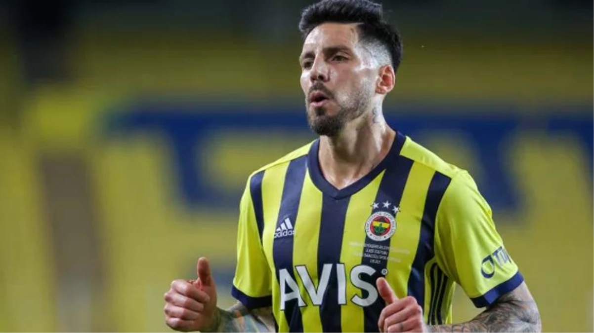 Fenerbahçe\'den ayrılan Jose Sosa futbola başladığı kulübe döndü