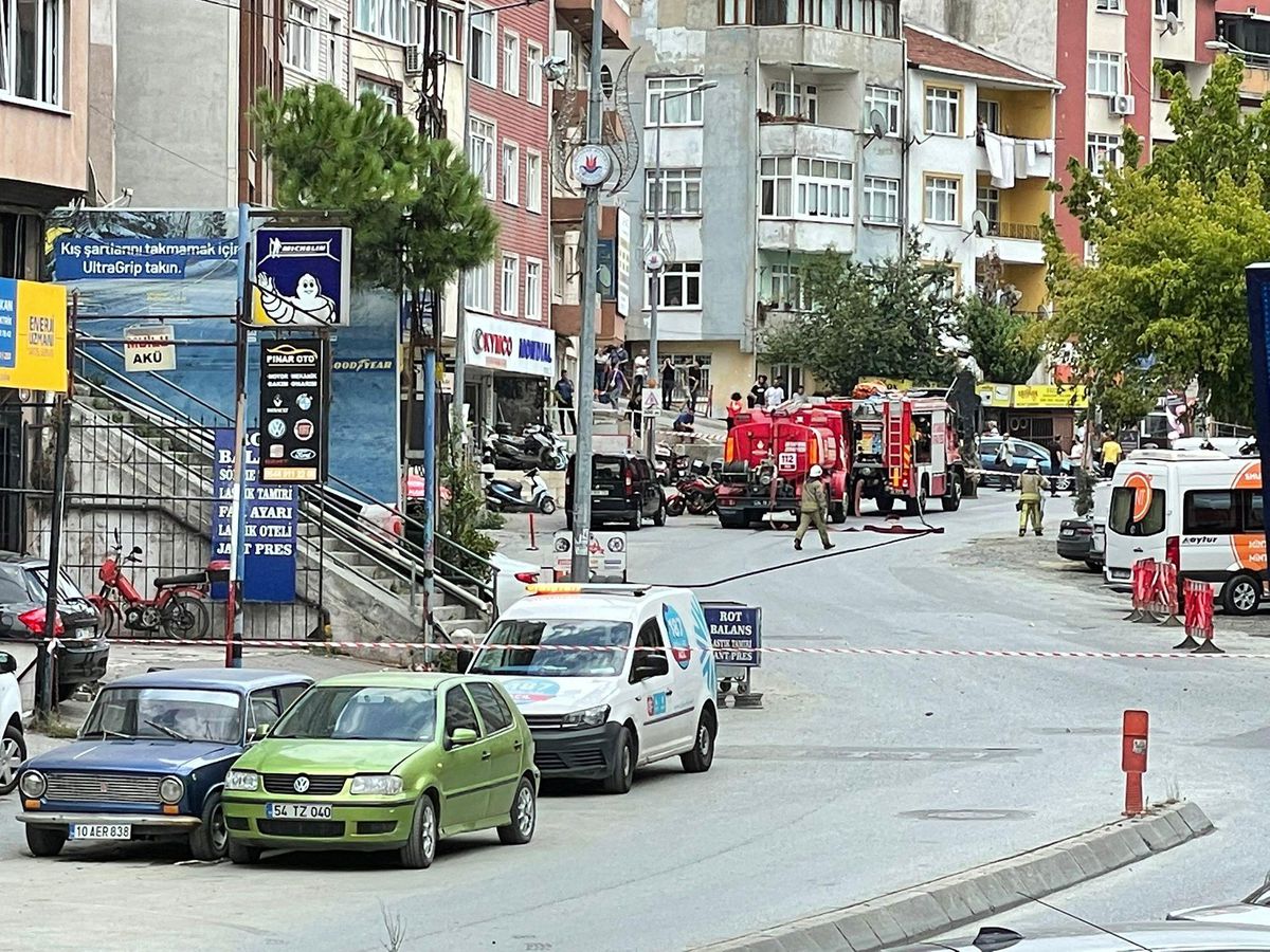 Kağıthane'de çalışma sırasında delinen doğalgaz borusu korkuya neden oldu