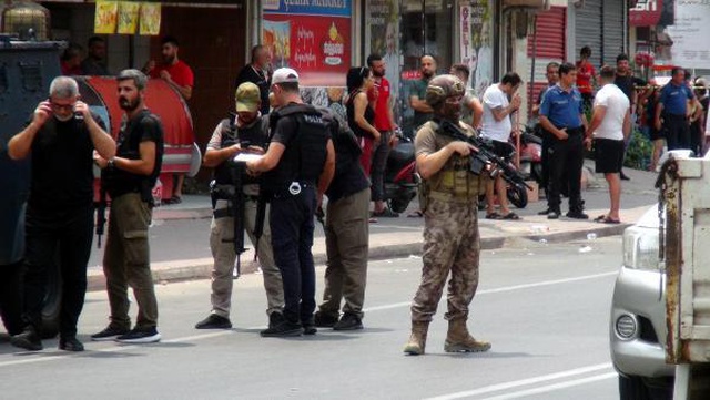 Kayınbiraderlerini yaralayıp, yengelerden birini rehin aldı: Bir süredir ilişki yaşıyorduk Kayınbiraderlerini yaralayıp, yengelerden birini rehin aldı: Bir süredir ilişki yaşıyorduk