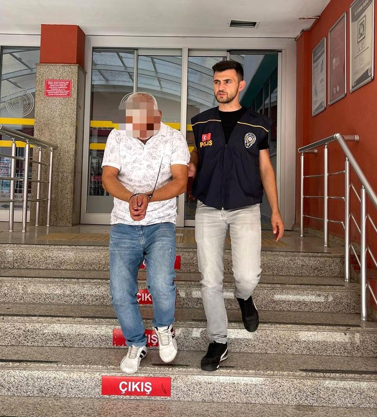 Kocaeli\'de göçmen kaçakçısı tutuklandı