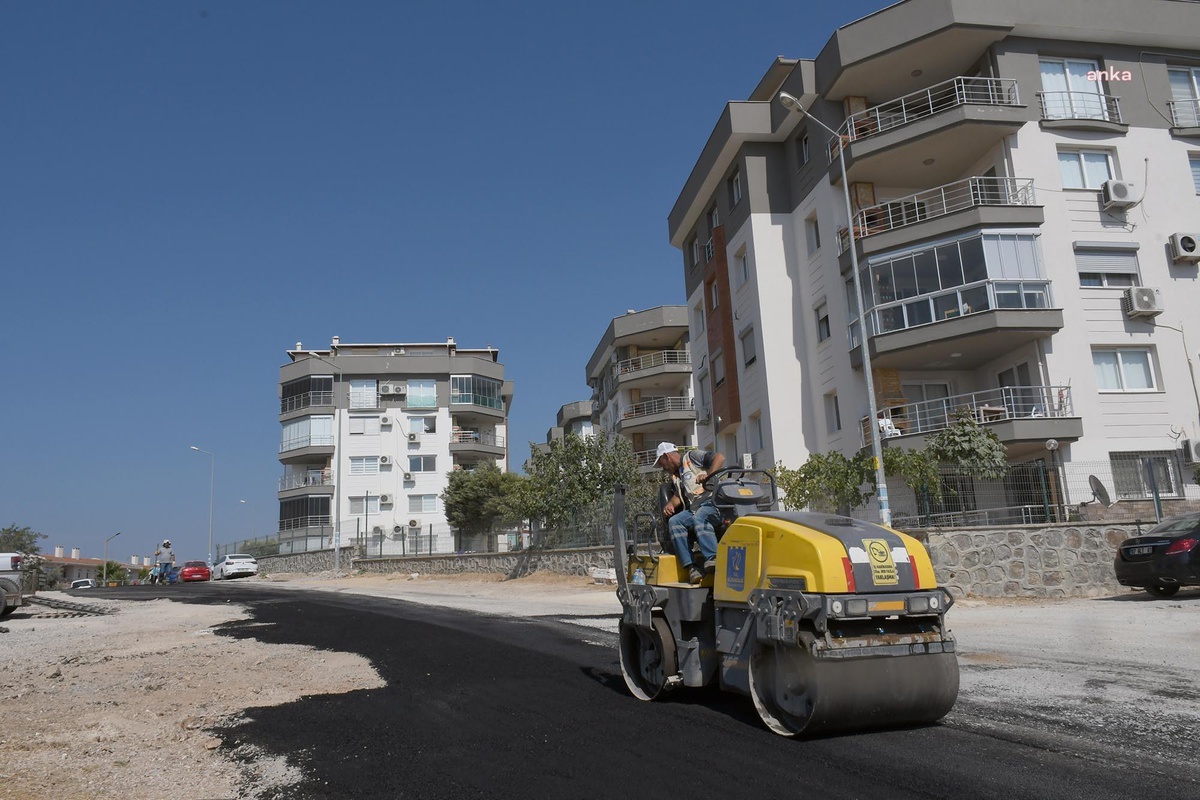 Kuşadası Belediyesi Ekipleri, Kentin Farklı Noktalarında Çalışmalarını Sürdürüyor