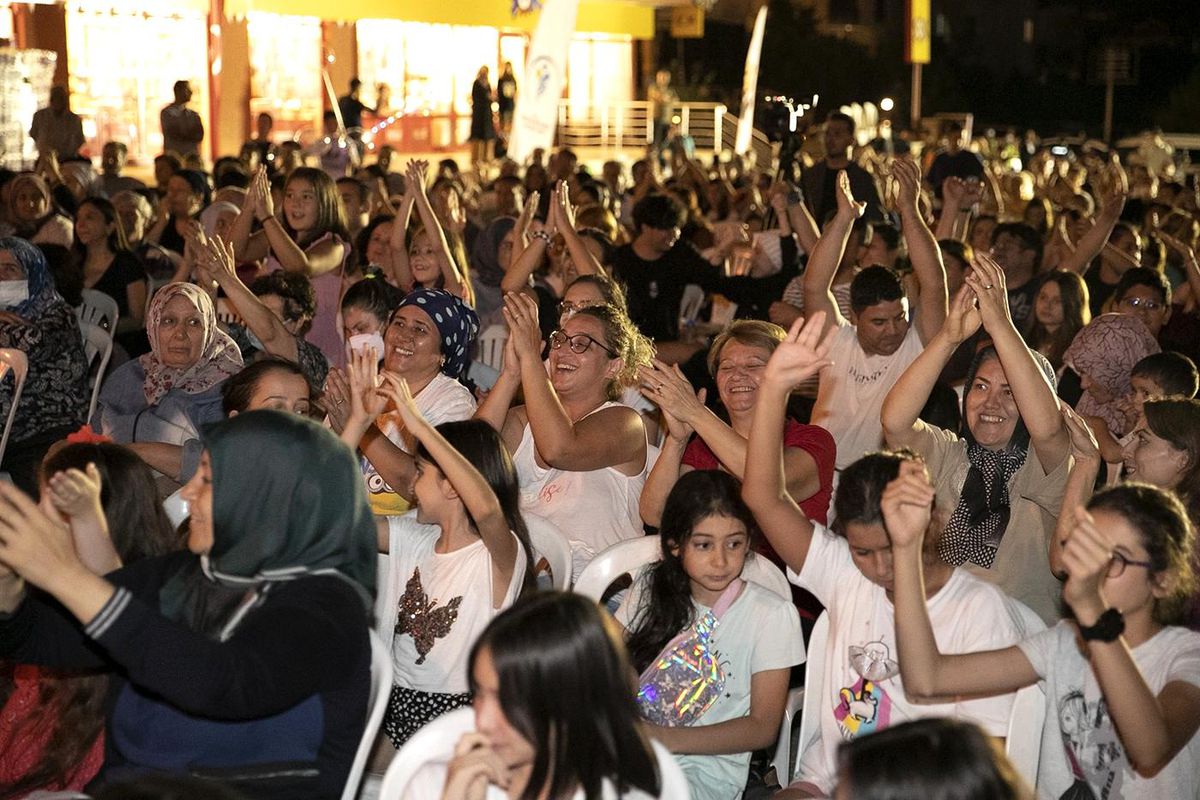 Merkezefendi Belediyesi\'nden Adalet Mahallesi\'nde Konser
