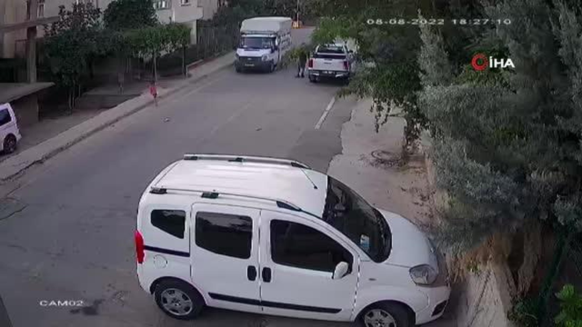 Üzerinden kamyonet geçen çocuk burnu bile kanamadan kurtuldu