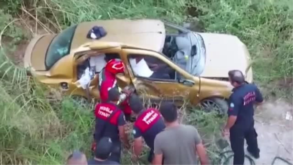 Muğla\'daki otomobilin şarampole devrilmesi sonucu 4 kişi yaralandı