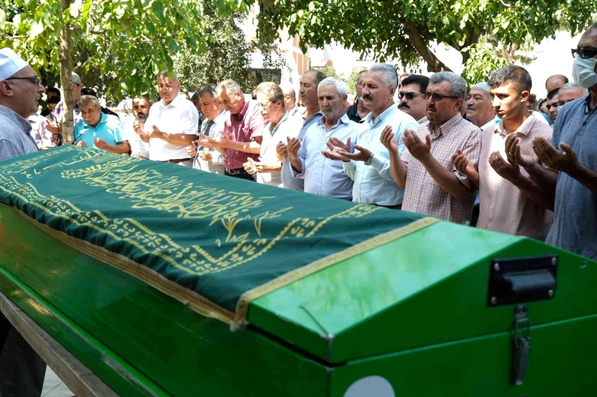 Paraşüt kazasında ölen öğretmeni öğrencileri gözyaşlarıyla uğurladı