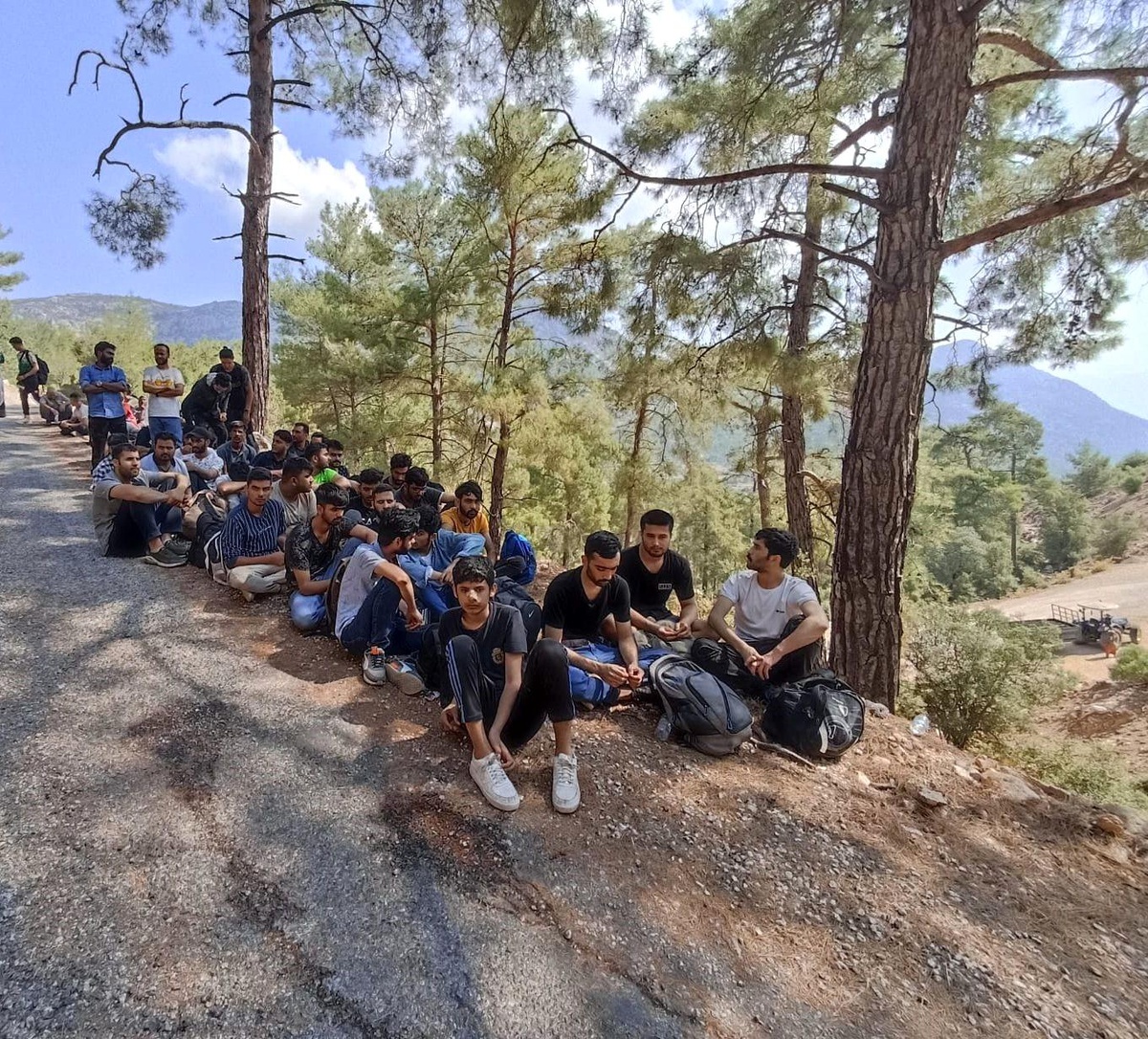Seydikemer\'de ormanlık alanda 89 düzensiz göçmen yakalandı