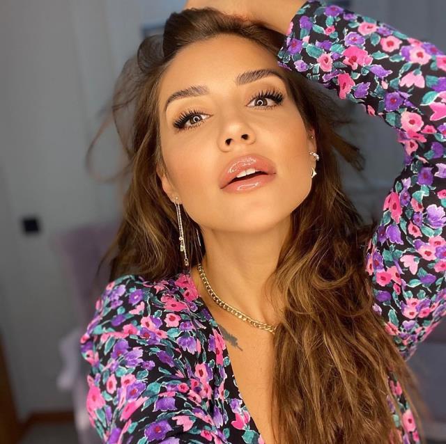 'Tek zaman bulduğum yer burası' diyen şarkıcı Banu Parlak, tuvaletten video paylaştı