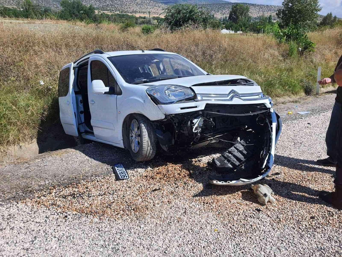 Tokat\'ta sulama kanalına düşen hafif ticari araçtaki 5 kişi yaralandı