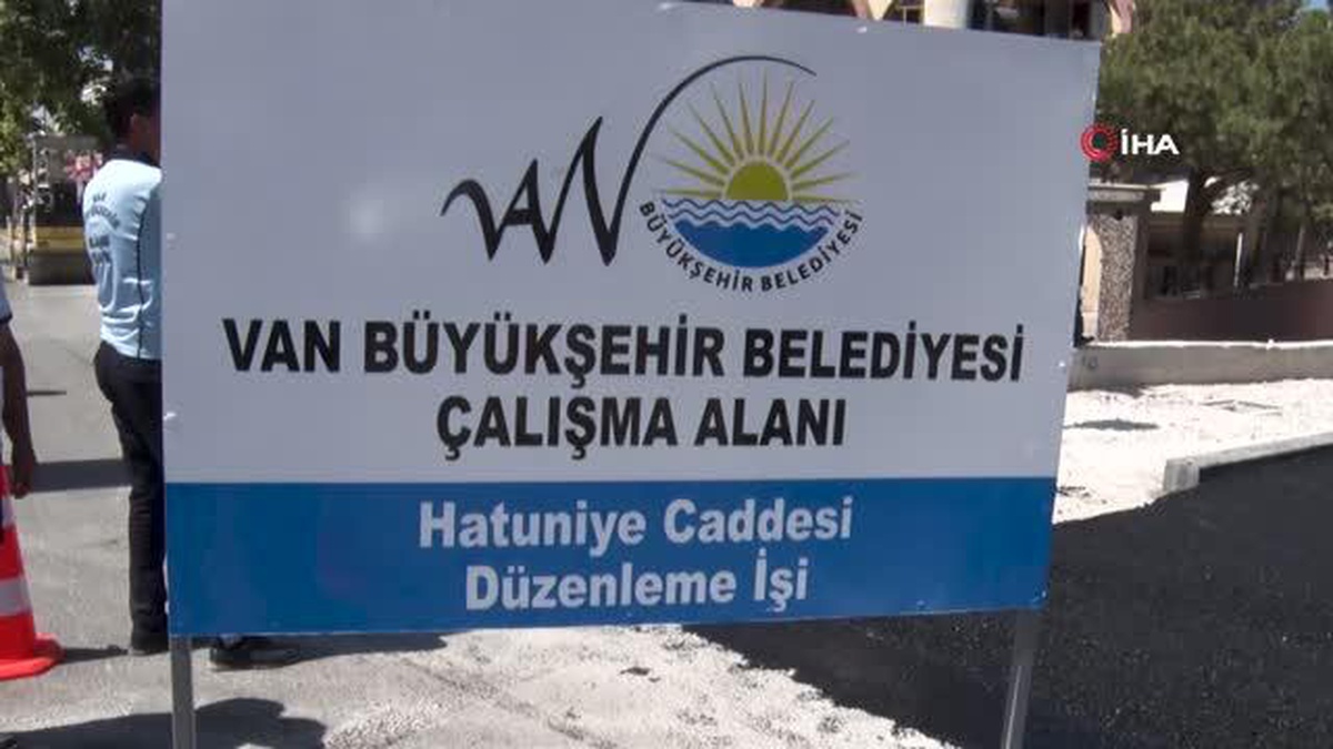 Van Büyükşehir Belediyesi\'nden yol asfalt çalışması