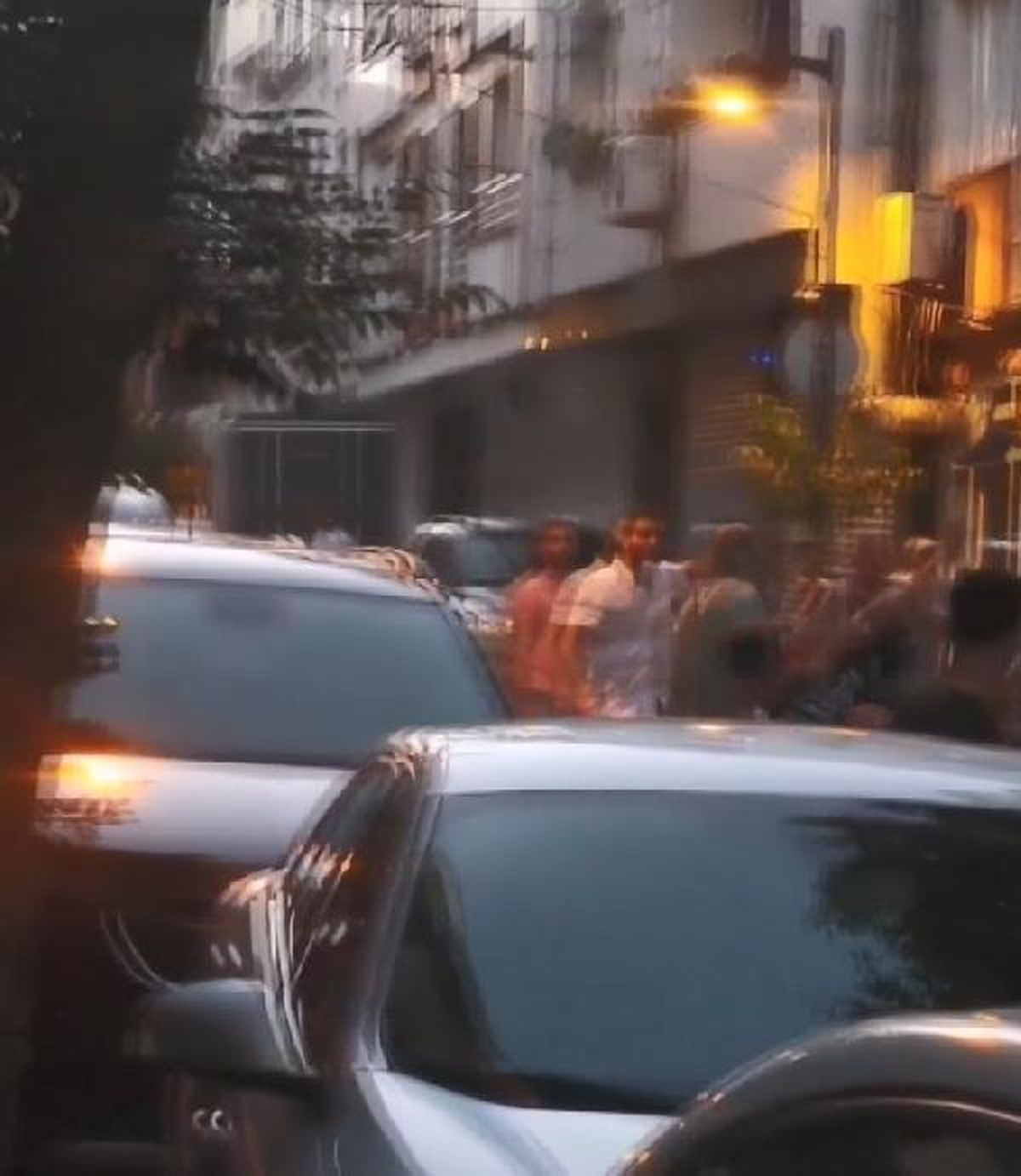 ZEYTİNBURNU\'NDA YAN BAKTIN KAVGASI KAMERADA