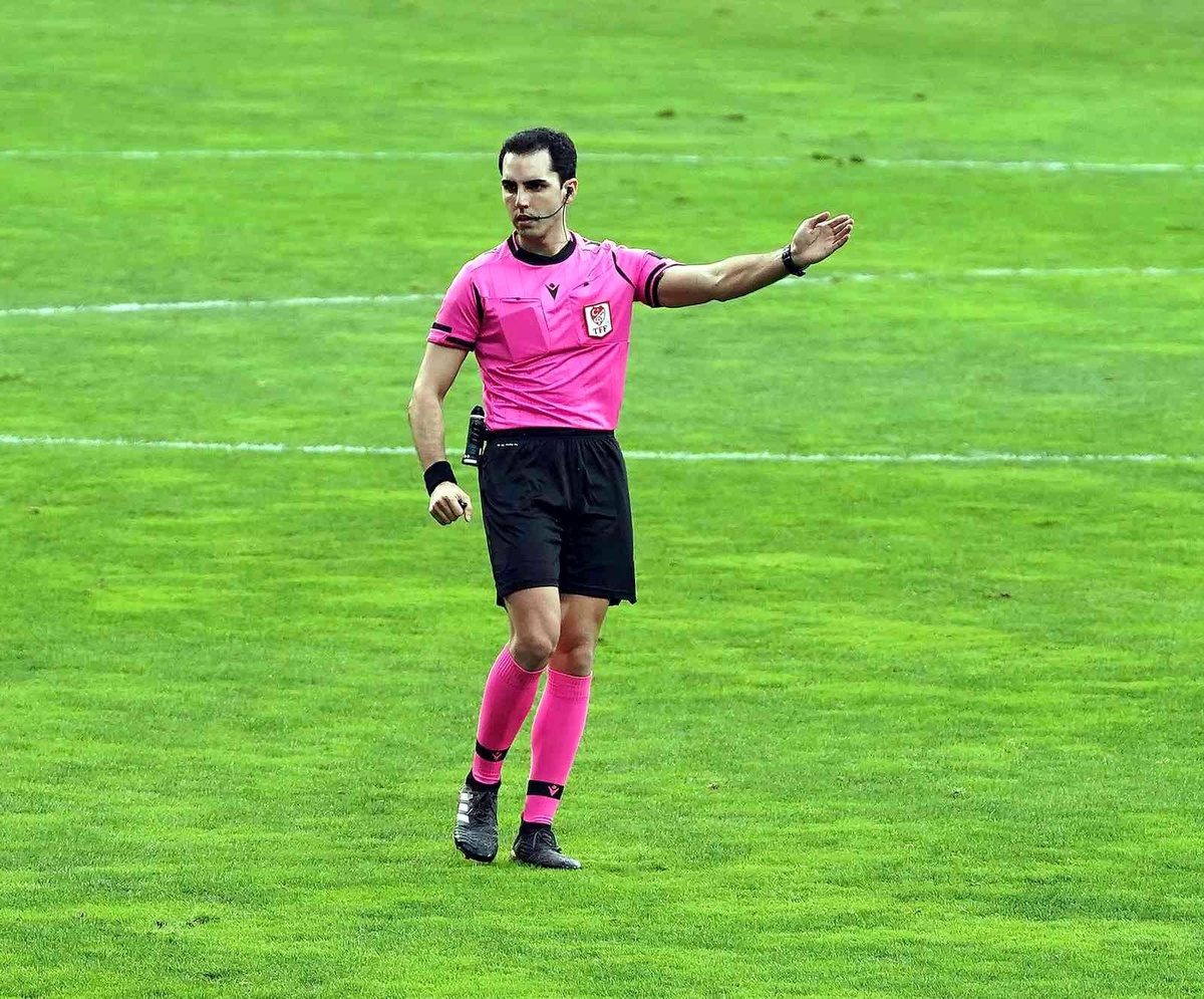 Adana Demirspor Sivasspor maçında Mert Güzenge düdük çalacak