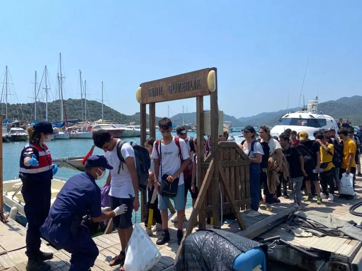 Antalya'da Kekova Adası'na bırakılan 160 düzensiz göçmen yakalandı