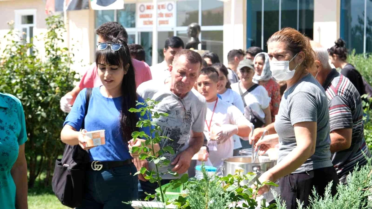 Aşure kazanları barış ve kardeşlik için kaynadı