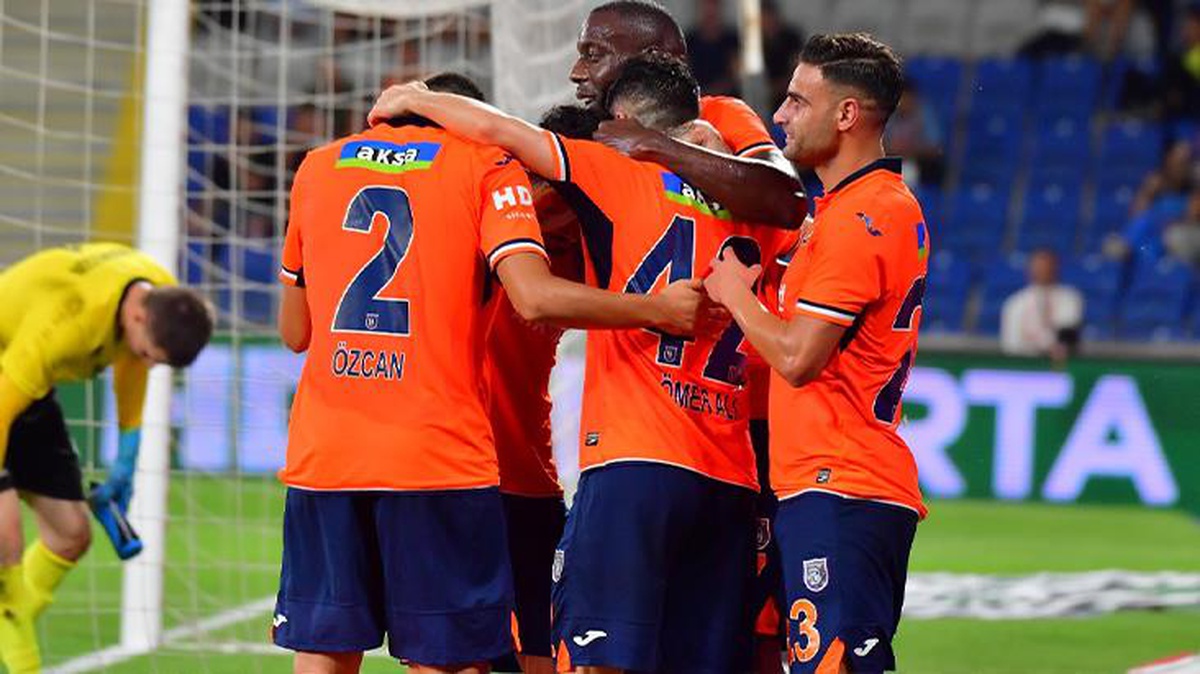Breidablik\'i farklı yenen temsilcimiz Başakşehir, Konferans Ligi play-off turunda Royal Antwerp\'in rakibi oldu