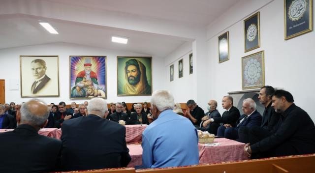 Cumhurbaşkanı Erdoğan'ın ziyaret ettiği cemevinde ortalık karıştı: Beni AKP'nin dedesi ilan ettiler