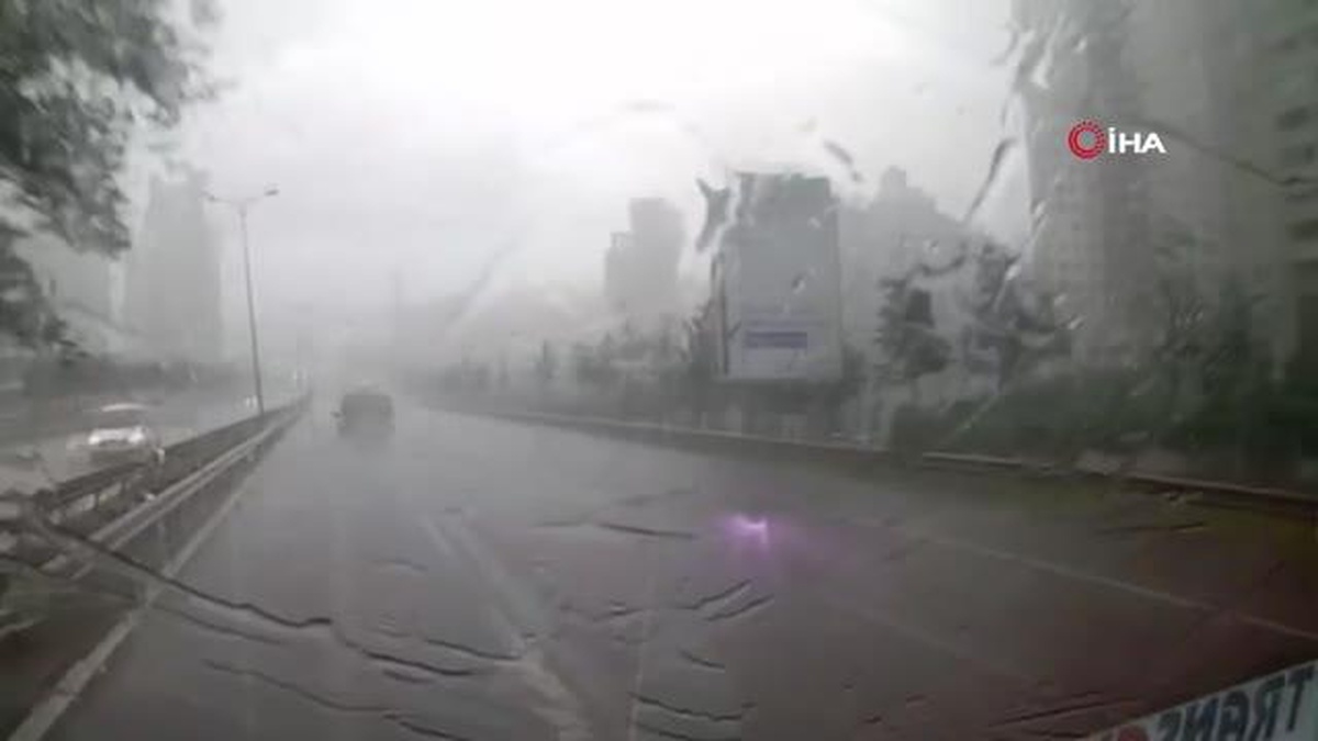 E-5 bağlantı yolunda zincirleme trafik kazası kamerada