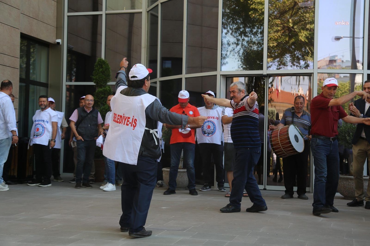 Eskişehir Büyükşehir Belediye Başkanı Büyükerşen: "Enflasyona Karşı Emekçilerimizi Ezdirmedik"