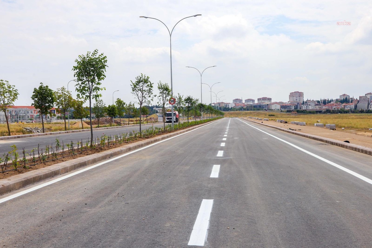 Eskişehir Büyükşehir Ekiplerinden Söğütönü-Keskin Yolunda Çizgi Boyama Çalışması
