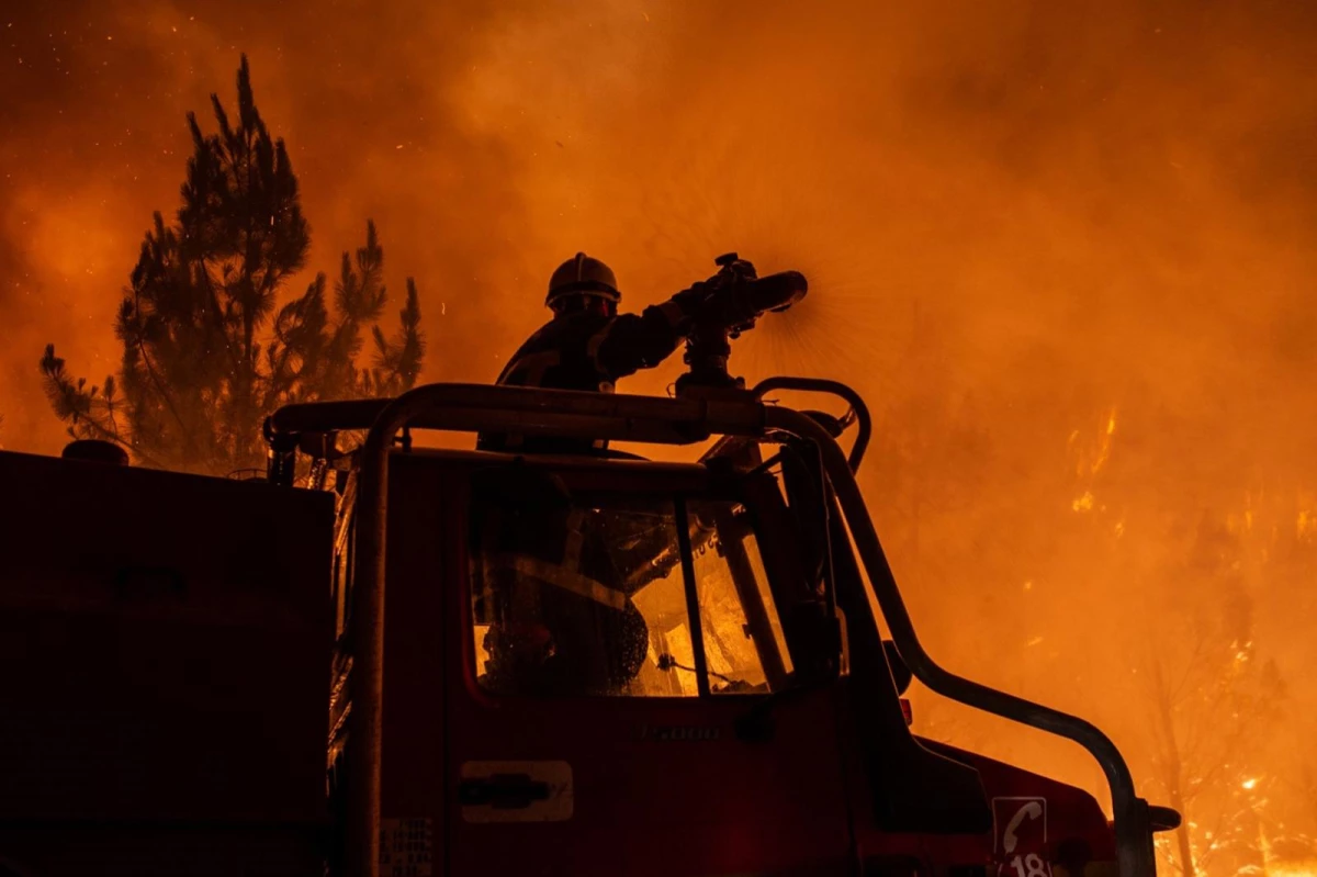 Fransa\'daki orman yangınında 6 bin 800 hektar alan küle döndü