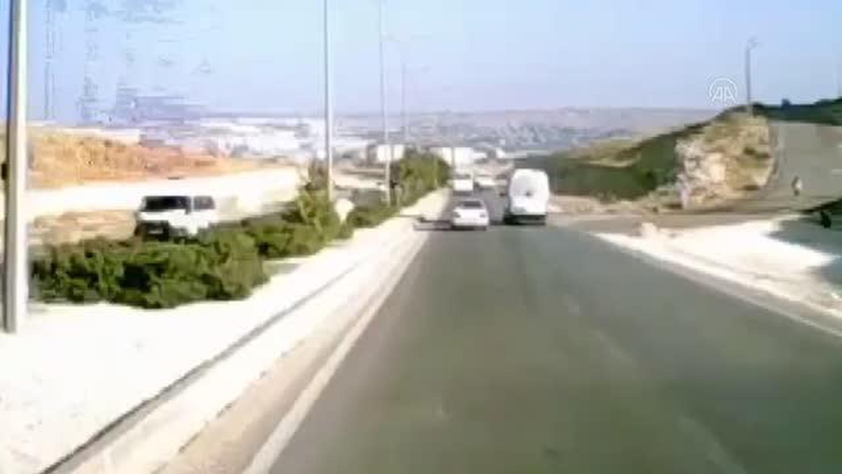 Gaziantep\'te 19 kişinin yaralandığı trafik kazası araç kamerasına yansıdı