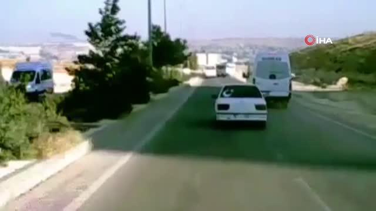 Can pazarının yaşandığı servis kazası araç kamerasında