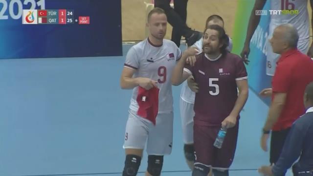 İslami Dayanışma Oyunları'nda haddini aşan Katarlı sporcu, Türk voleybolculara 'Kafa kesme' hareketi yaptı
