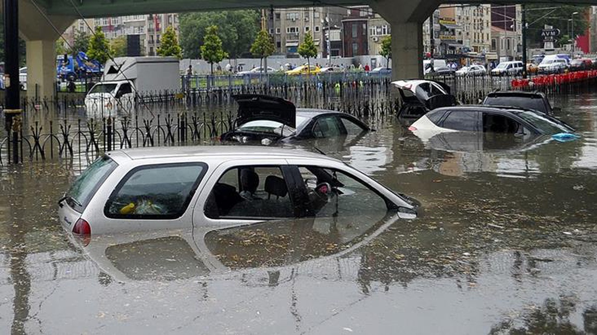 İstanbul için uyarılar peş peşe geldi! Sabah saatlerinde başlayacak sağanak 5 ilçede çok etkili olacak