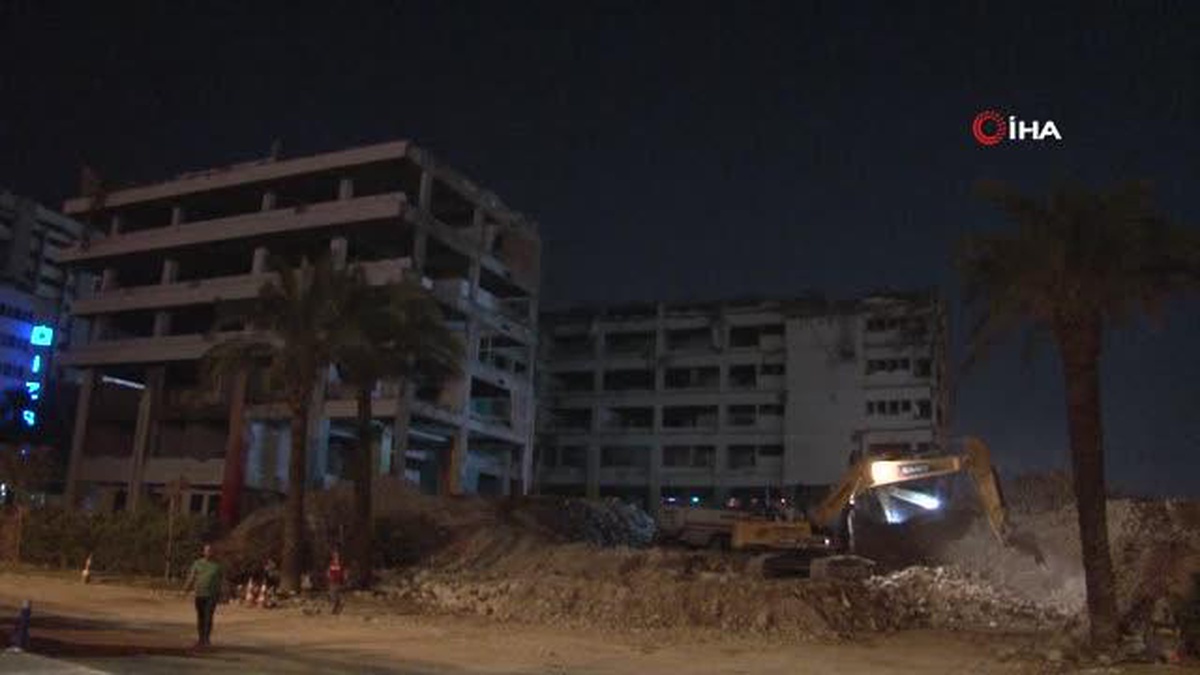 Çevreyi rahatsız etmemek için gece yıkılıyor