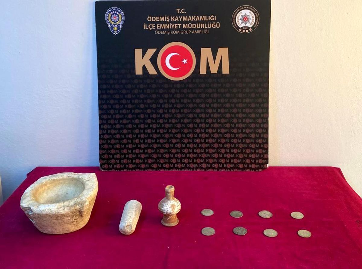 İzmir\'de bir eve tarihi eser baskını