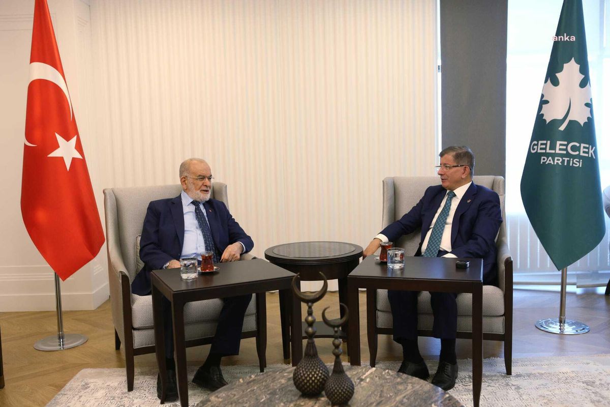 6\'lı masa ortakları Karamollaoğlu ile Ahmet Davutoğlu bir araya geldi