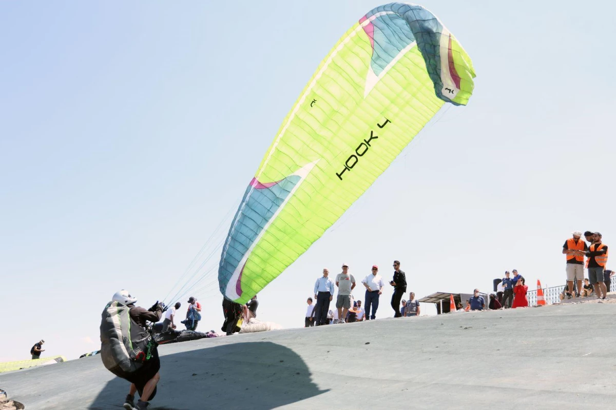 Kayseri\'de Yamaç Paraşütü Ali Dağı Mesafe Şampiyonası sürüyor