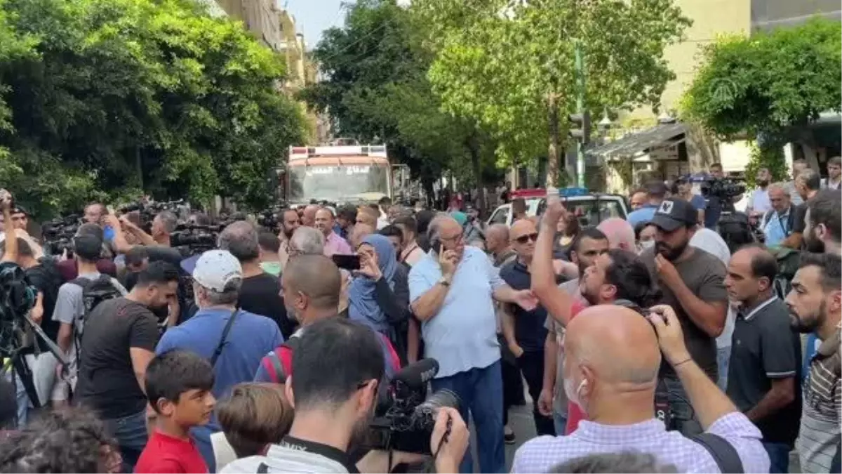 Lebanese man takes bank staff hostage claiming he cannot withdraw cash