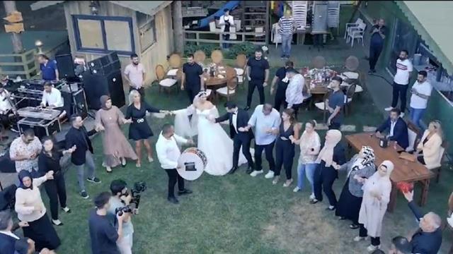 Nihat Doğan'ın düğününden çok özel görüntüler! Gelin ve damat 'Ki Zava ki Büke' ile kurtlarını döktü Nihat Doğan'ın düğününden çok özel görüntüler! Gelin ve damat 'Ki Zava ki Büke' ile kurtlarını döktü