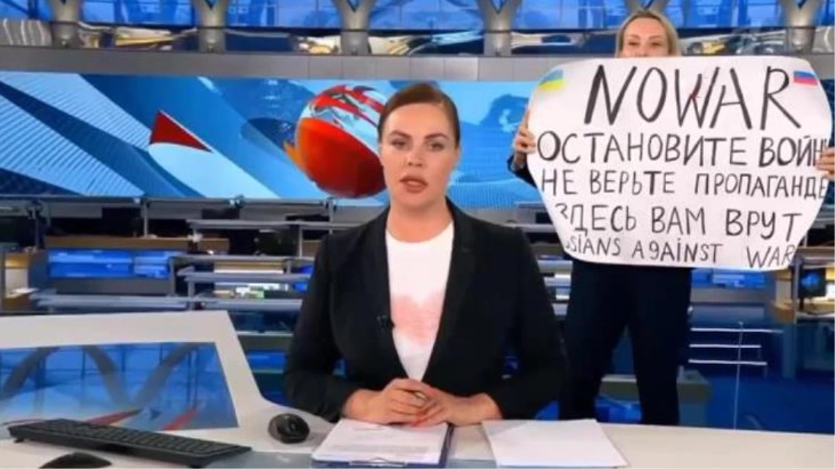 Rus devlet televizyonunda savaş karşıtı pankart açtı! Ev hapsine çarptırıldı